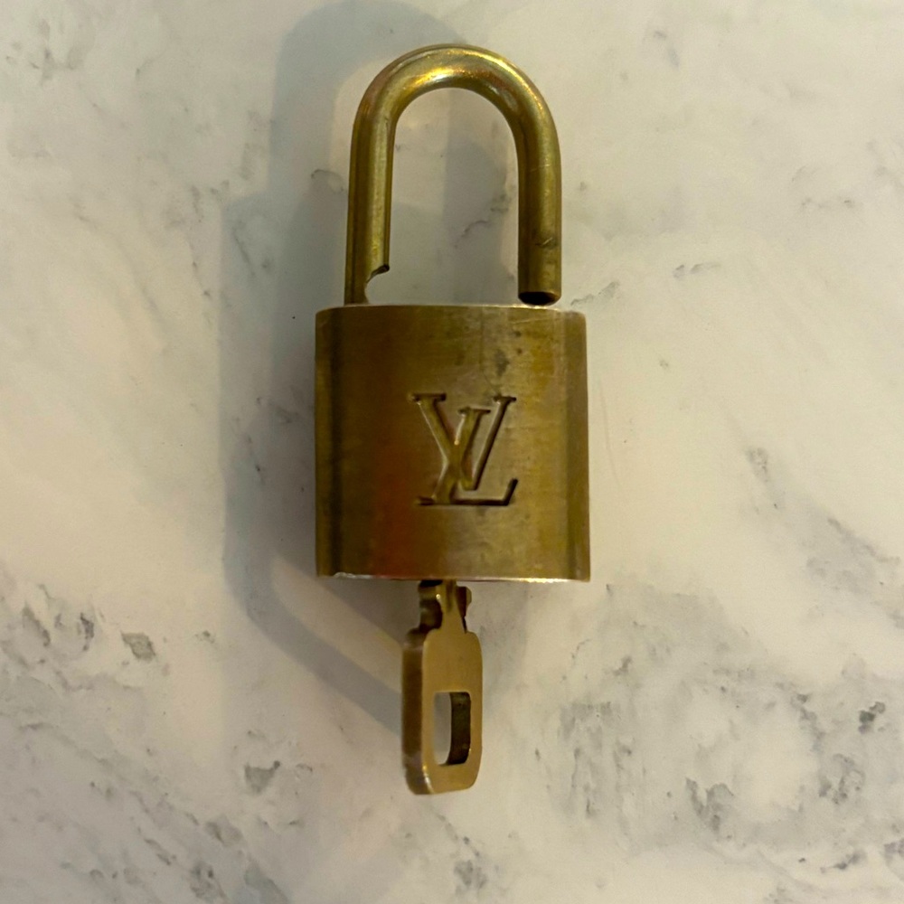 LV key and lock 314 AUTHENTIC